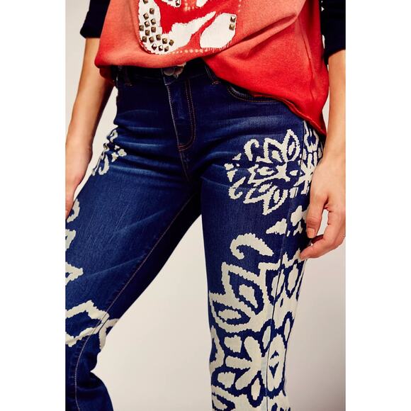 Free People Flare Jeans Boho Festival Denim Blue White Embroidered Pattern 26 - Picture 5 of 10